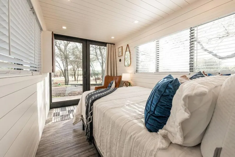 The Oak Harbor-Tiny Container Home near Magnolia hotel detail image 2