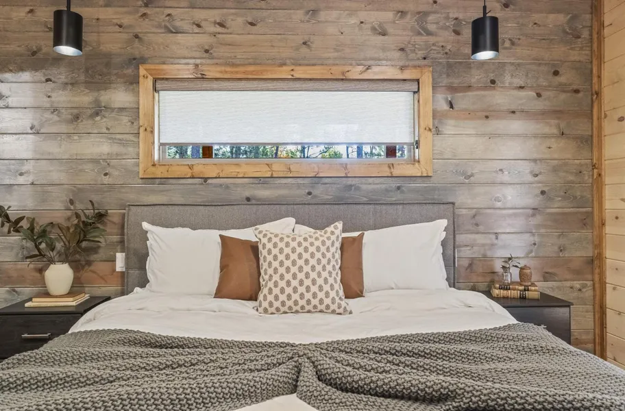 Brand New Hidden Haven Lodge 4 Bdrm5 and half Bth Huge outdoor area Hot tub hotel detail image 2