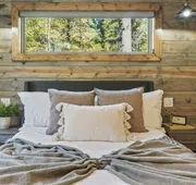 Brand New Hidden Haven Lodge 4 Bdrm5 and half Bth Huge outdoor area Hot tub hotel detail image 3
