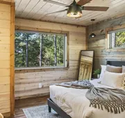 Brand New Hidden Haven Lodge 4 Bdrm5 and half Bth Huge outdoor area Hot tub hotel detail image 5