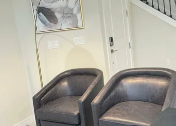Beautiful 5 bed home Resort 5 minutes from Disney hotel thumbnail 2