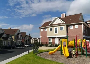 Beautiful 5 bed home Resort 5 minutes from Disney hotel thumbnail 3