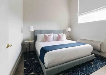 Edgeland Deluxe Suite 210 at The Bellwether Hotel hotel thumbnail 4