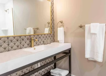 Windsor Suite 206 at The Bellwether Hotel hotel thumbnail 8