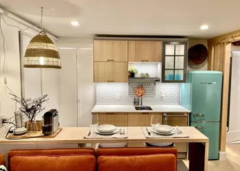 Cozy 280-sqft studio in North Capitol Hill hotel thumbnail 8