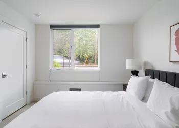 Modern 2BR Home in Northgate hotel thumbnail 4