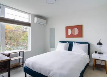 Modern 2BR Home in Northgate hotel thumbnail 5