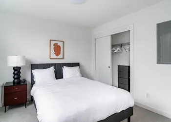Modern 2BR Home in Northgate hotel thumbnail 6