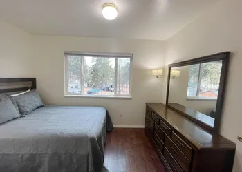 Welcoming 2 bedroom suite with private yard hotel thumbnail 2