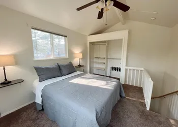 Welcoming 2 bedroom suite with private yard hotel thumbnail 4
