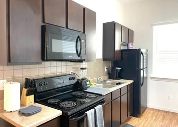 NEW! 5 min from Mall Airport and Dinning! hotel thumbnail 7