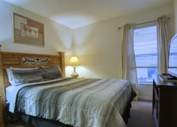 Excellent Location Stunning resort 5 Bed 3 Bath pool home at Emerald Island close to Disney hotel thumbnail 4