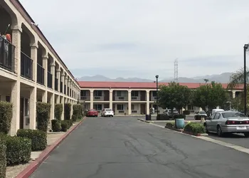 Howard Johnson by Wyndham Azusa hotel thumbnail 5