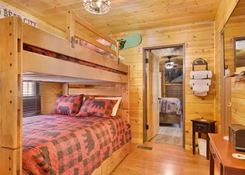 2031-Fox Lodge home hotel thumbnail 4