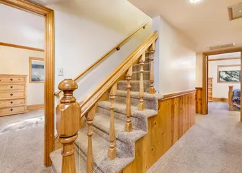 2030-Bearfoot Lodge home hotel thumbnail 8