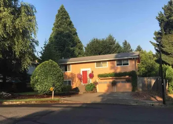 West Linn Relaxing Home WiFi TV Yard BBQ Eateries hotel thumbnail 2