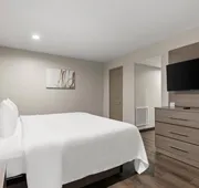 Quality Suites Wildwood - The Villages hotel detail image 3