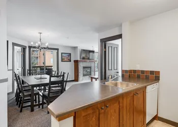 3Bd 3Ba Summit Lodge Ski In I HOTTUB hotel thumbnail 7