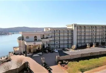 D'monaco Resorts at table rock lake hotel thumbnail 7