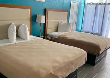 Summer Wind Ocean Front Hotel hotel thumbnail 5