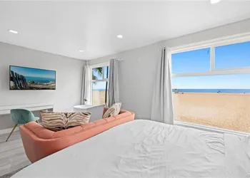 Oceanfront M Boutique Hotel hotel thumbnail 4