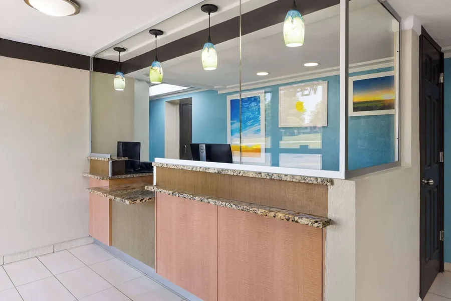 Days Inn & Suites by Wyndham Indianapolis Airport East hotel detail image 6