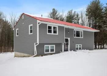 Quiet Gilford Home with Hot tub - Winnipesaukee! hotel thumbnail 3