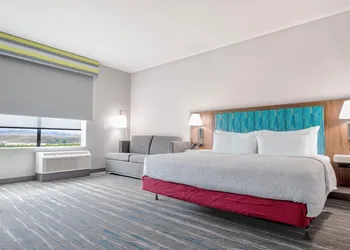 Hampton Inn By Hilton Santa Clarita-Valencia hotel thumbnail 3
