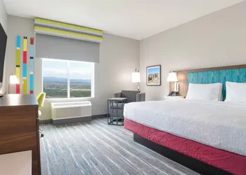 Hampton Inn By Hilton Santa Clarita-Valencia hotel thumbnail 2