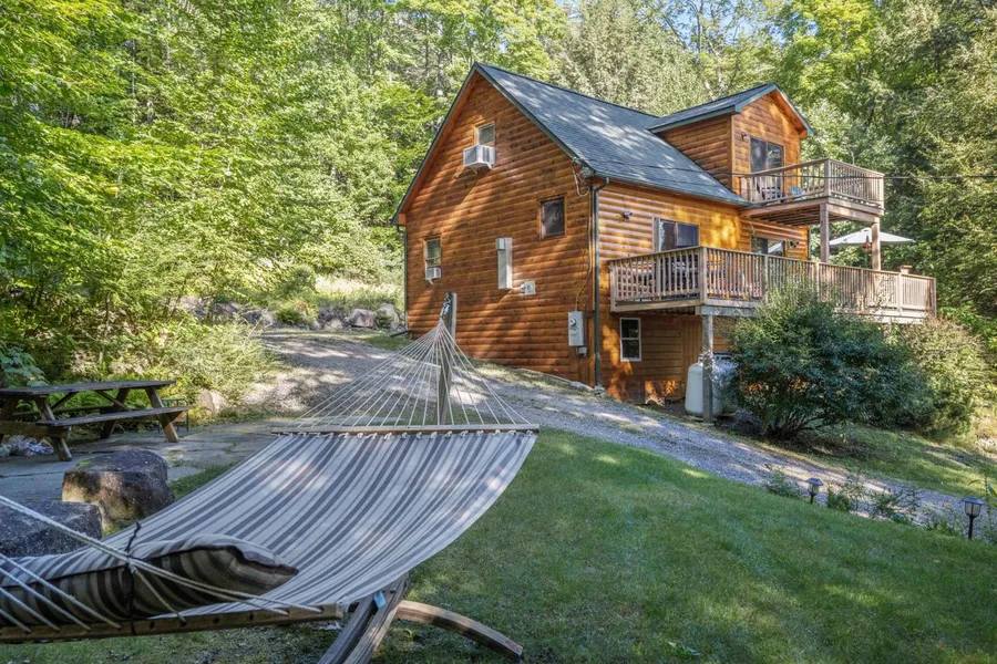Log Home Retreat at Lake Winnipesaukee! hotel detail image 2