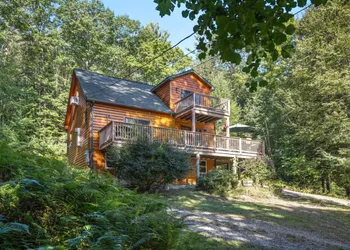 Log Home Retreat at Lake Winnipesaukee! hotel thumbnail 3