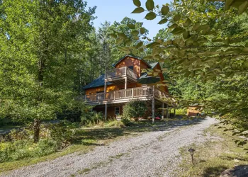 Log Home Retreat at Lake Winnipesaukee! hotel thumbnail 5