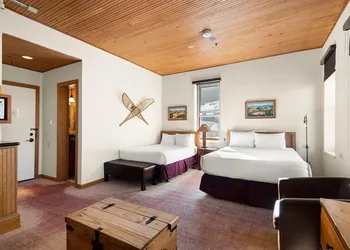 Independence Square Unit 313 Downtown Hotel Room in Aspen with Rooftop Hot Tub hotel thumbnail 8