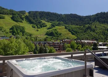 Independence Square 311 Best Location! Hotel Room with Rooftop Hot Tub in Aspen hotel thumbnail 2