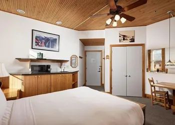 Independence Square 311 Best Location! Hotel Room with Rooftop Hot Tub in Aspen hotel thumbnail 3