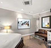 Independence Square 302 Top Floor Stylish Hotel Room with Wet Bar A/C in Downtown Aspen hotel detail image 4