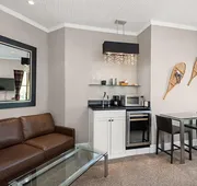 Independence Square 302 Top Floor Stylish Hotel Room with Wet Bar A/C in Downtown Aspen hotel detail image 5