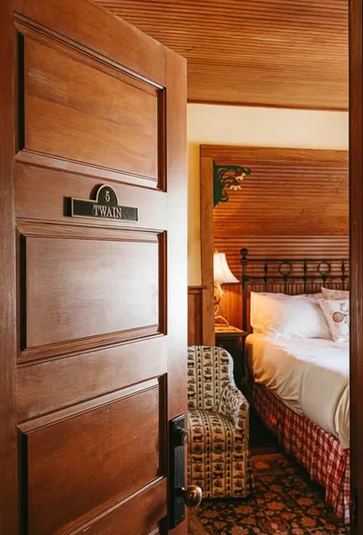 Deer Mountain Inn hotel detail image 6