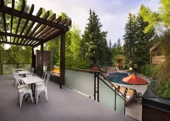 Luxury 1 Bedroom Downtown Aspen Vacation Rental With Access to a Heated Pool, Hot Tubs, Game Room and Spa hotel thumbnail 5