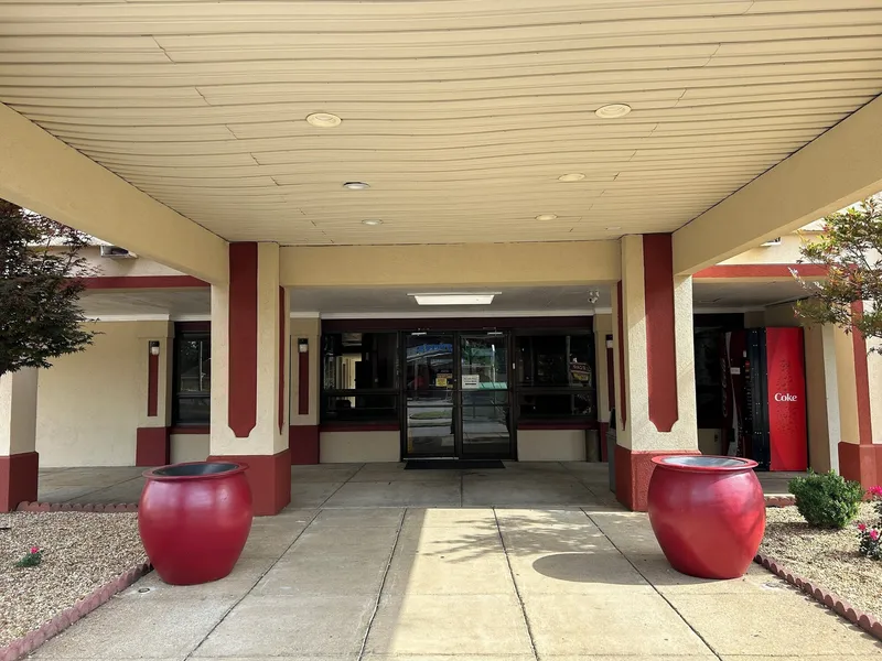 HomeTowne Studios by Red Roof Montgomery - Midtown hotel detail image 2