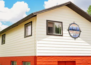 Rusty Buck Inn hotel thumbnail 3