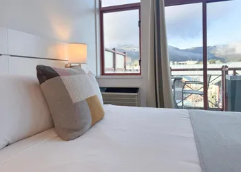 Alpenglow Lodge Rainbow Look Out Studio by MVA hotel thumbnail 2