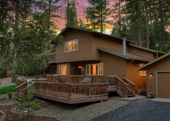 The Juniper Bear Lodge by BnB Yosemite hotel thumbnail 2
