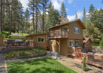 The Juniper Bear Lodge by BnB Yosemite hotel thumbnail 4
