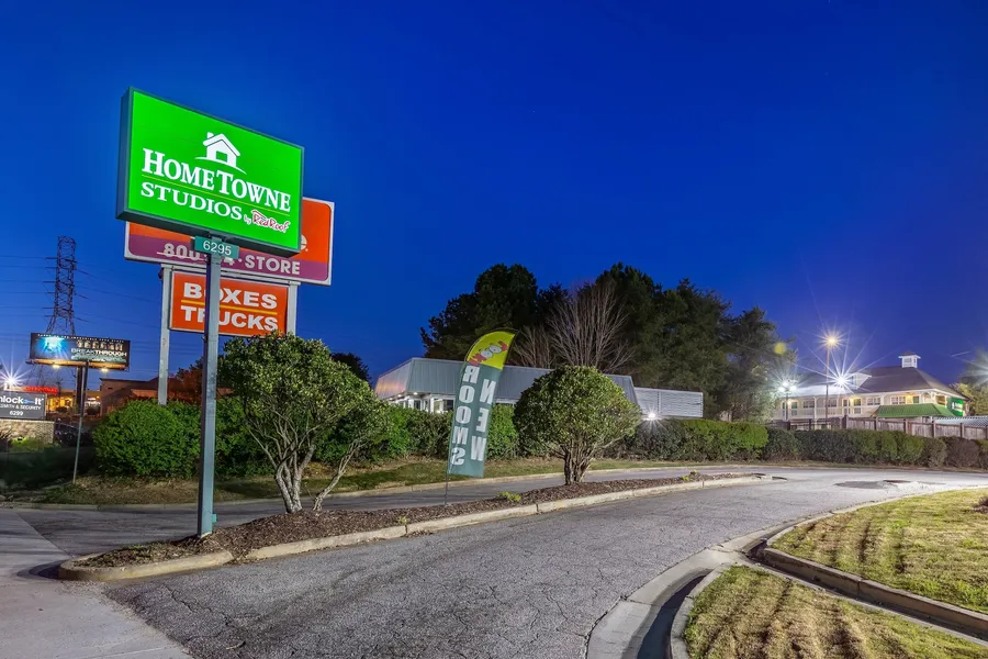 HomeTowne Studios by Red Roof Atlanta - Norcross South hotel detail image 6