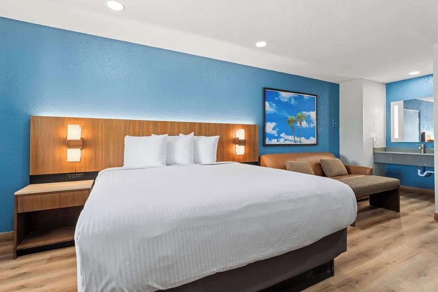 Econo Lodge Inn & Suites Sealy hotel detail image 6