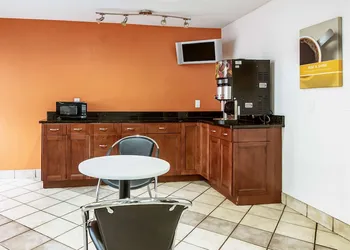Motel6 Dayton Englewood hotel thumbnail 4