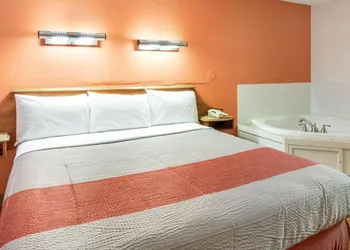 Motel6 Dayton Englewood hotel thumbnail 8