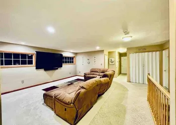 Cheerful 5-bedroom resort with heated pool hotel thumbnail 2