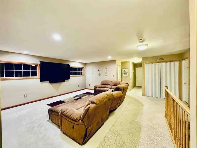 Cheerful 5-bedroom resort with heated pool hotel detail image 2